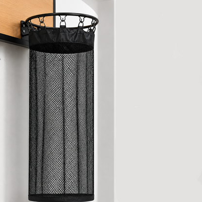 Basketball-Wäschekorb über der Tür